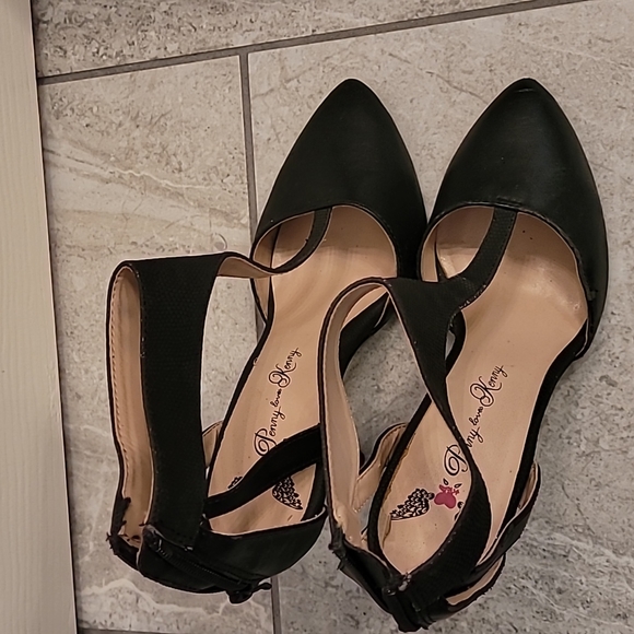 Heels - Picture 4 of 4